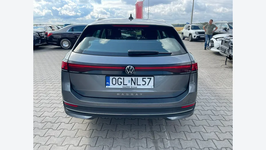 VOLKSWAGEN Passat -