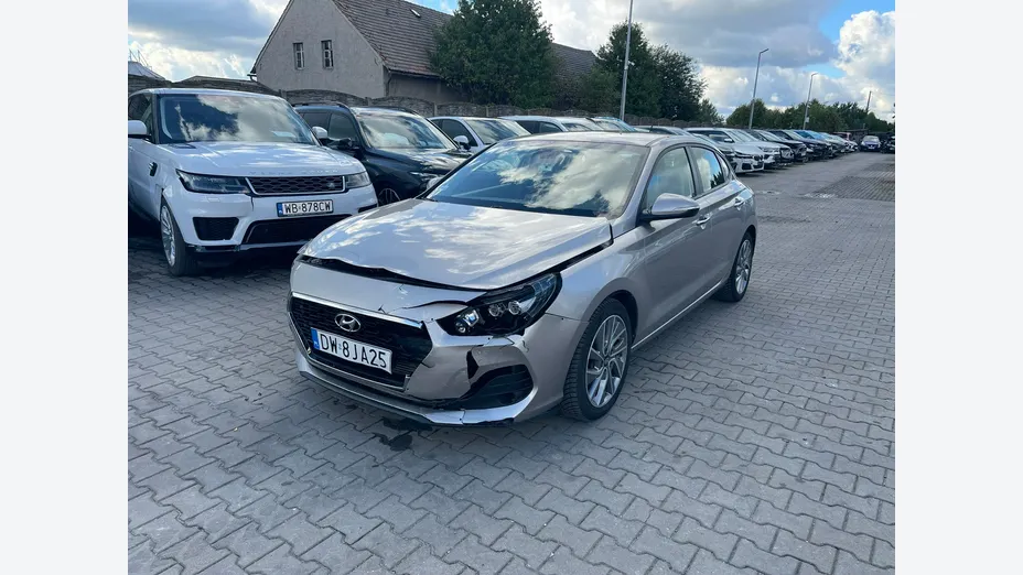 HYUNDAI i30 -