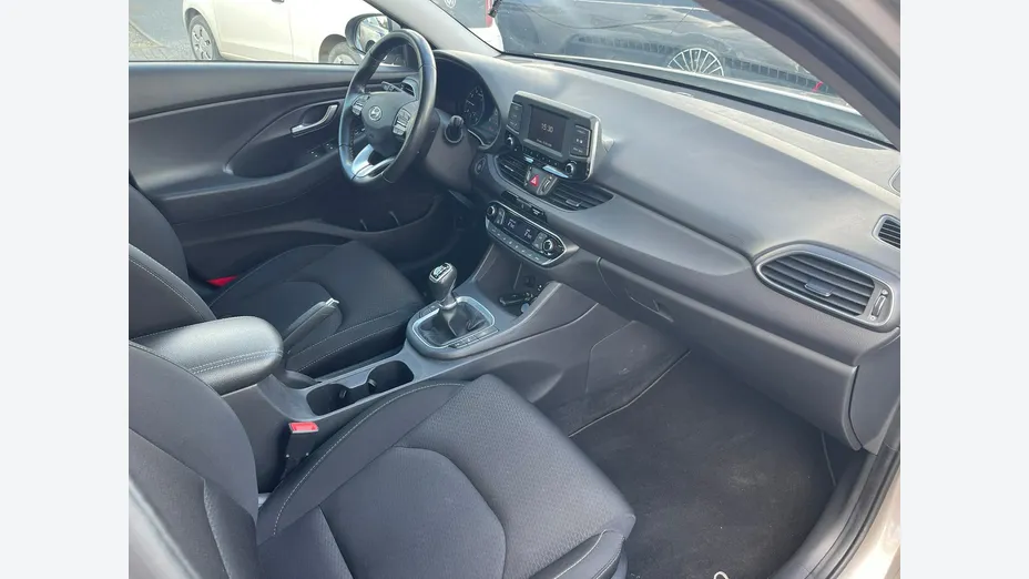 HYUNDAI i30 -