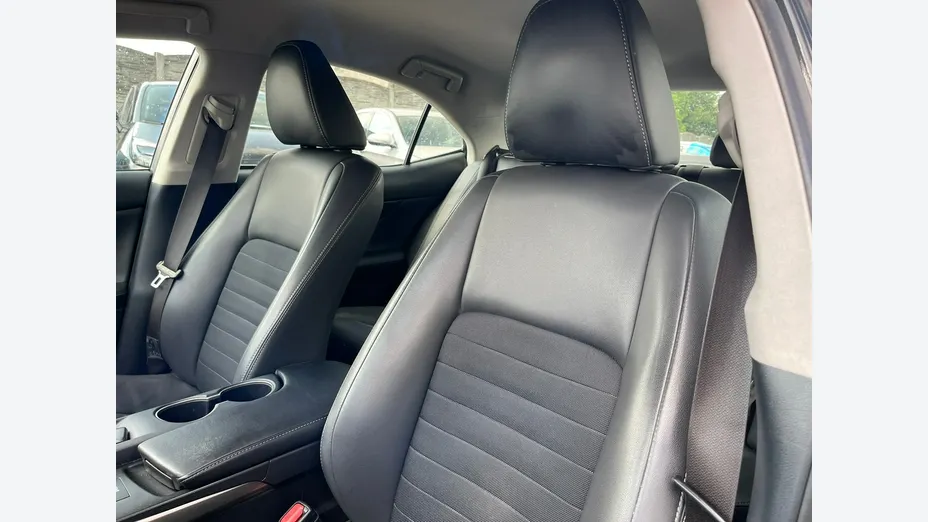 LEXUS IS -