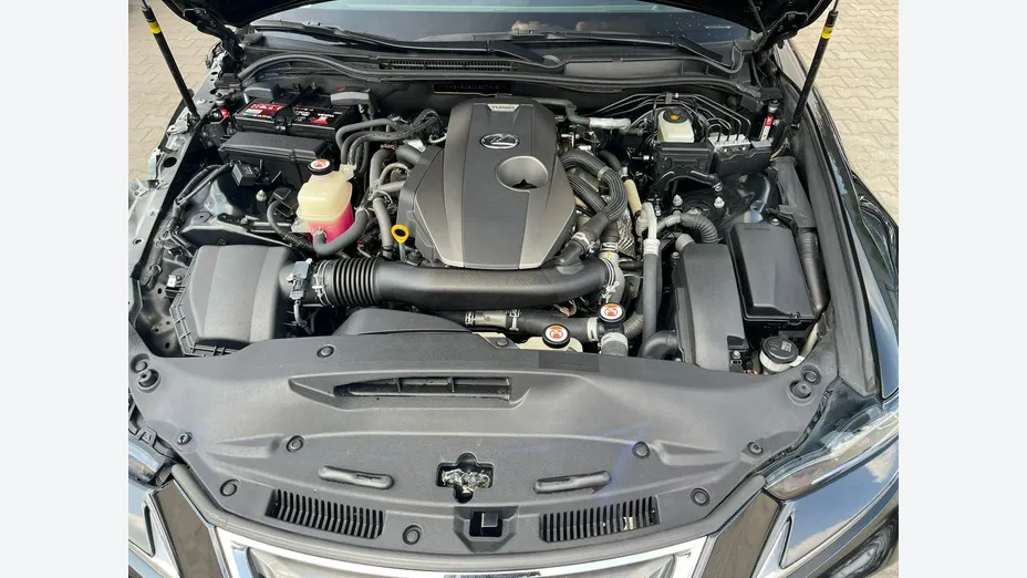 LEXUS IS -
