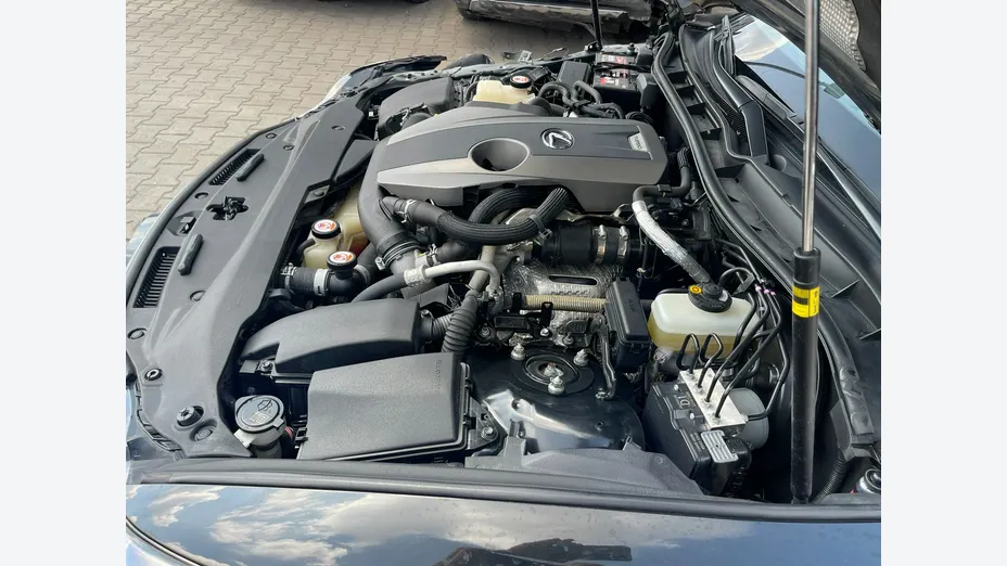 LEXUS IS -