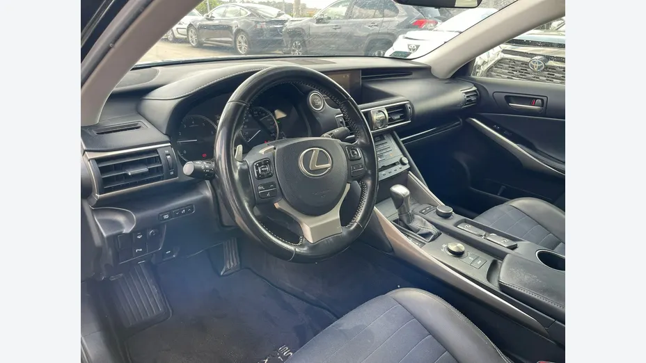 LEXUS IS -