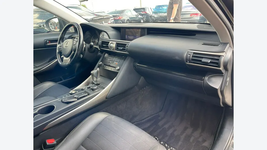 LEXUS IS -