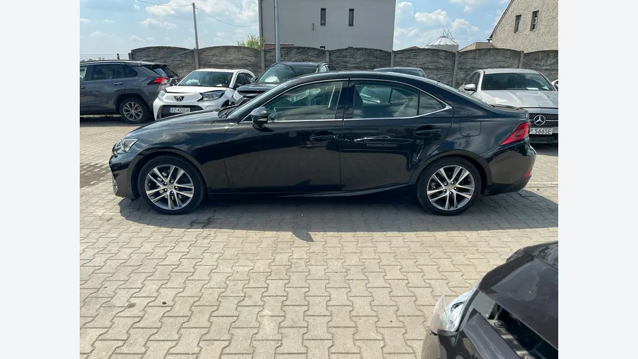 LEXUS IS -