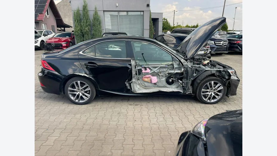 LEXUS IS -