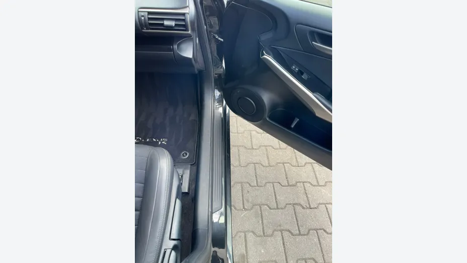 LEXUS IS -