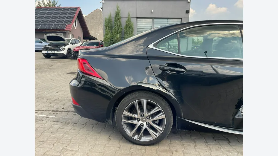 LEXUS IS -