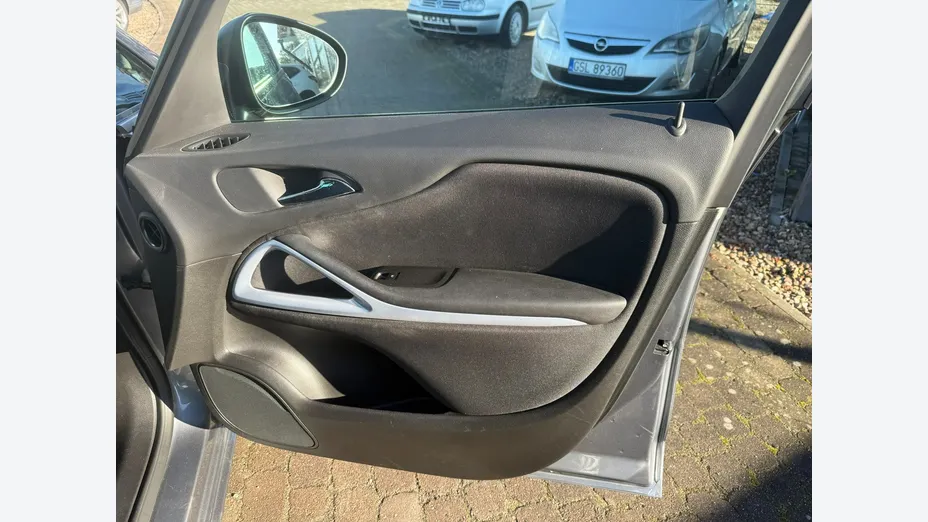 OPEL Zafira -
