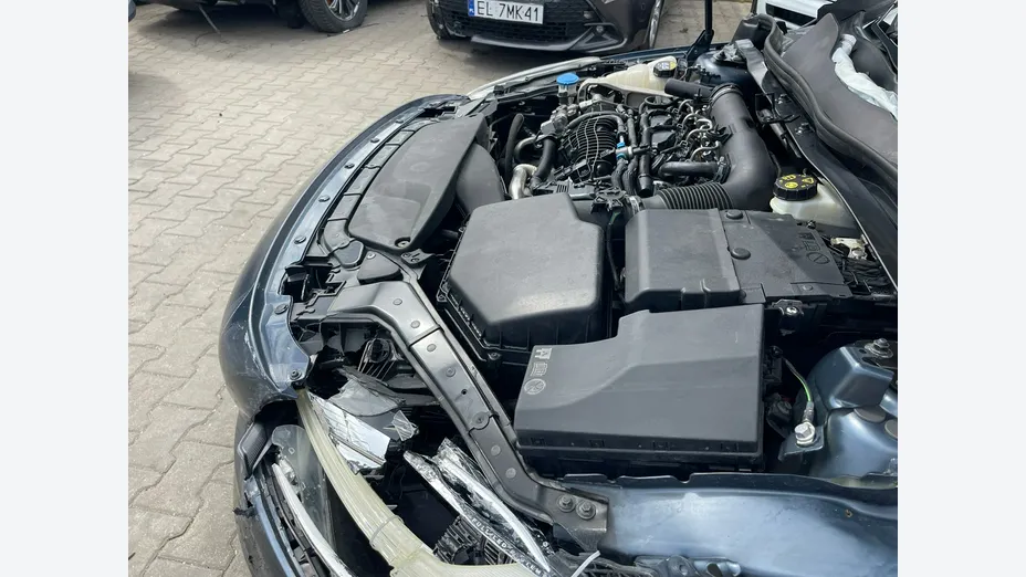 VOLVO V40 -