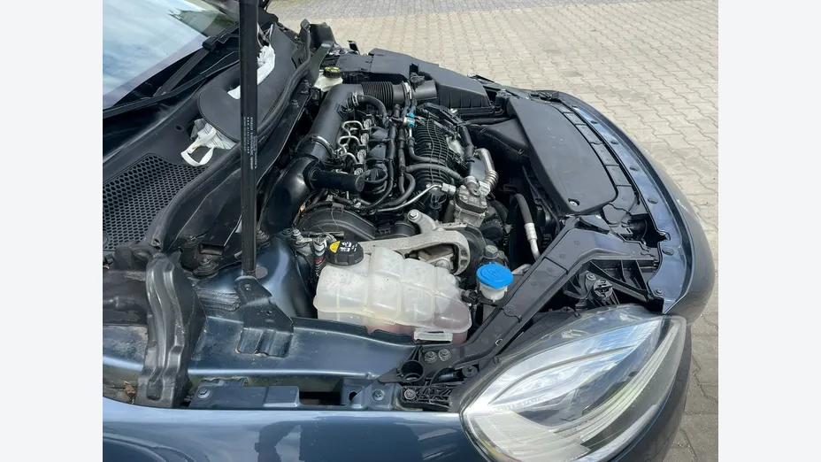 VOLVO V40 -