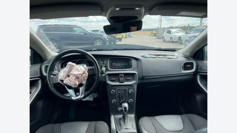 VOLVO V40 -