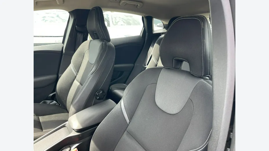 VOLVO V40 -