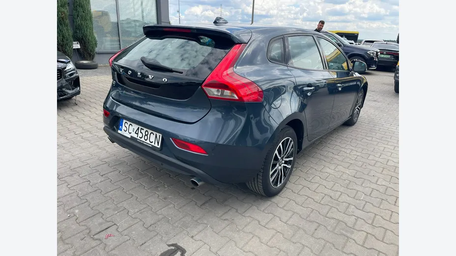 VOLVO V40 -