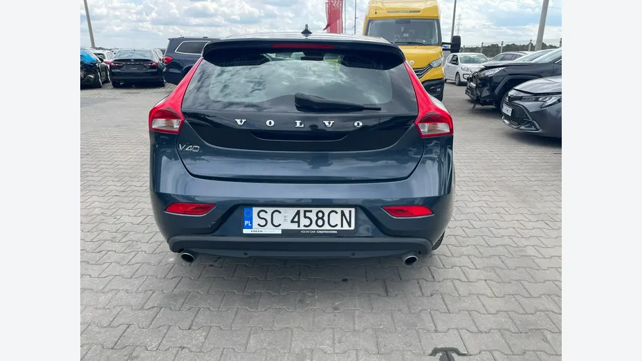 VOLVO V40 -