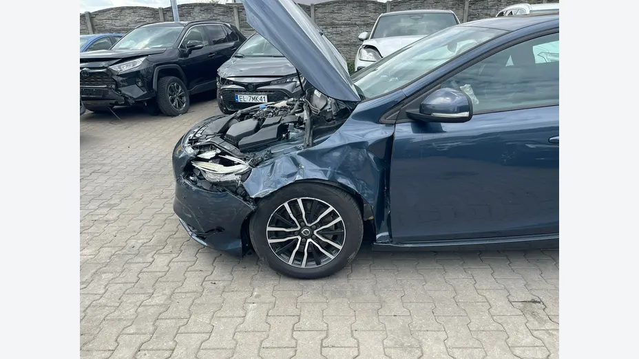 VOLVO V40 -