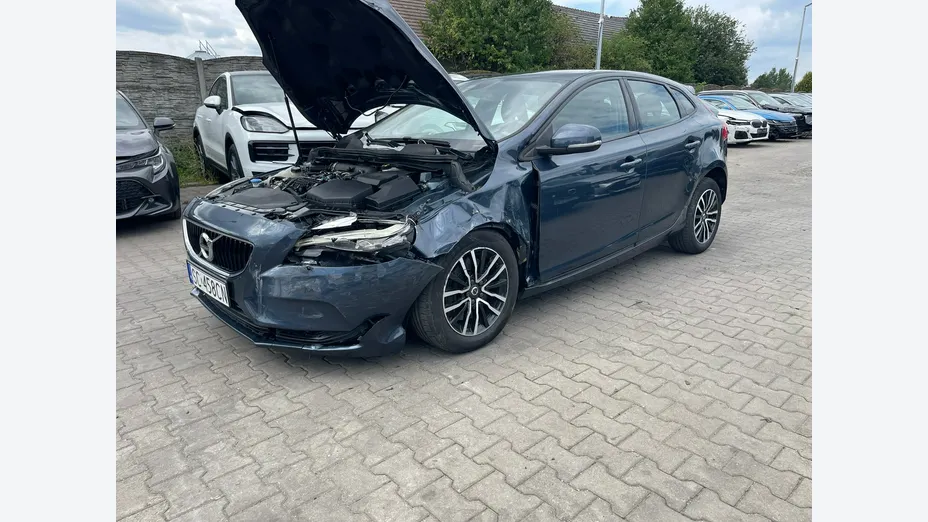 VOLVO V40 -