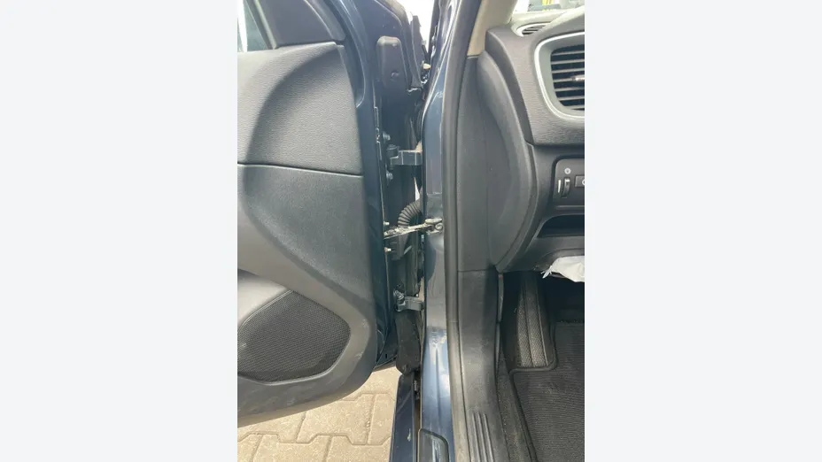 VOLVO V40 -