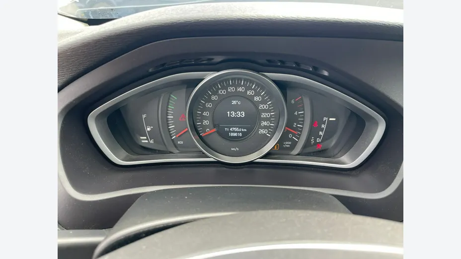 VOLVO V40 -