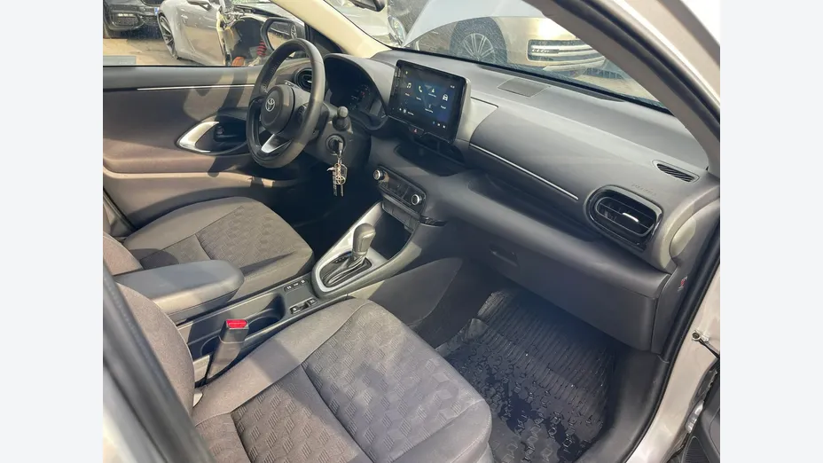 TOYOTA Yaris -