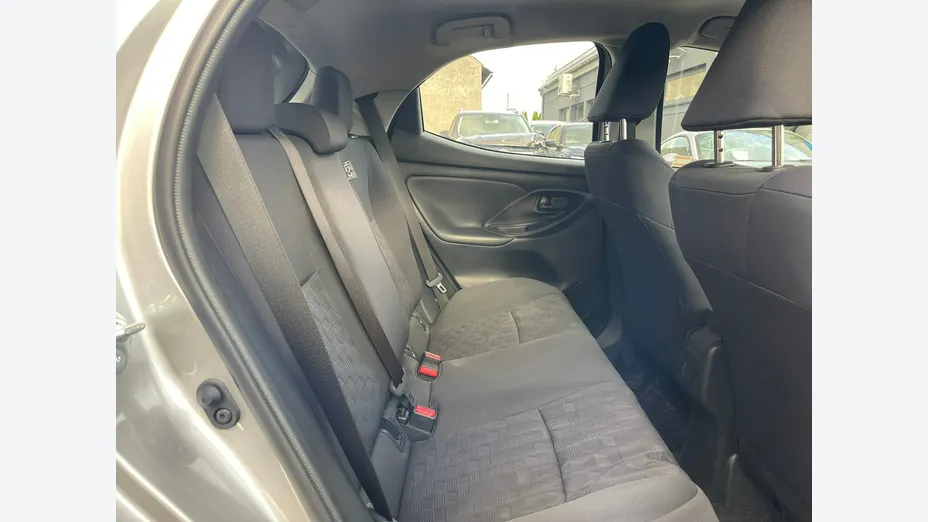 TOYOTA Yaris -