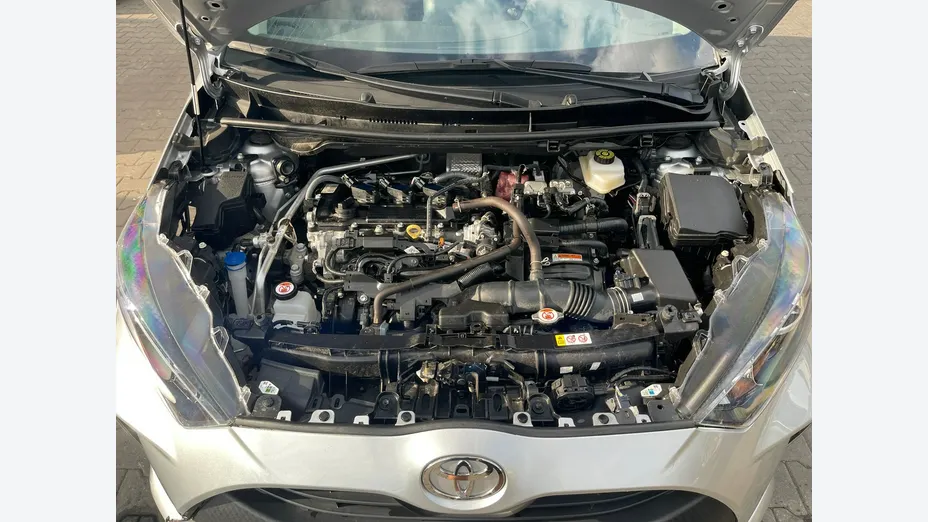 TOYOTA Yaris -