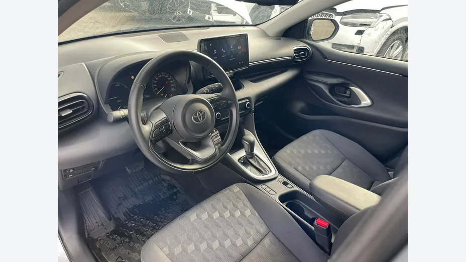 TOYOTA Yaris -