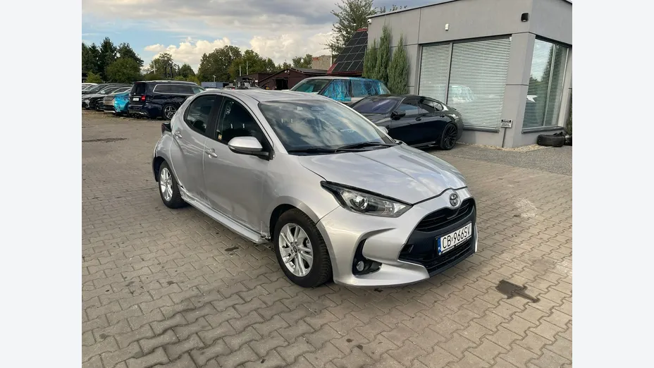 TOYOTA Yaris -