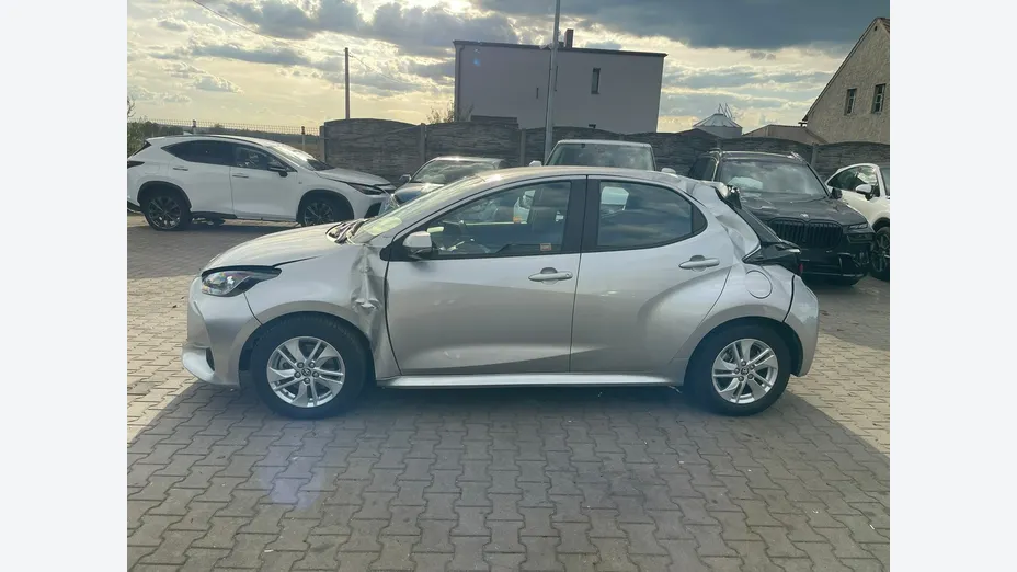 TOYOTA Yaris -