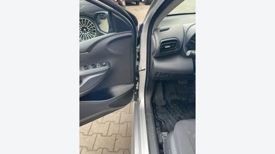 TOYOTA Yaris -