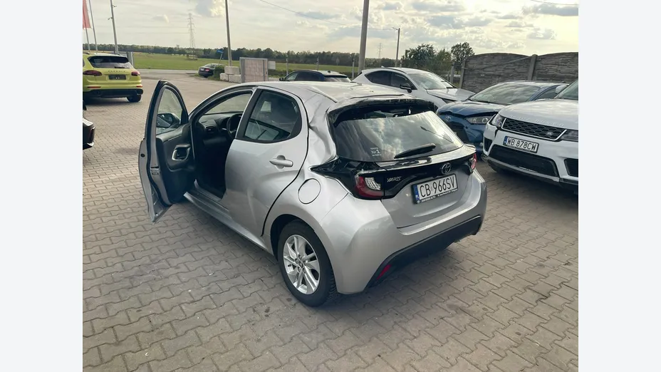 TOYOTA Yaris -