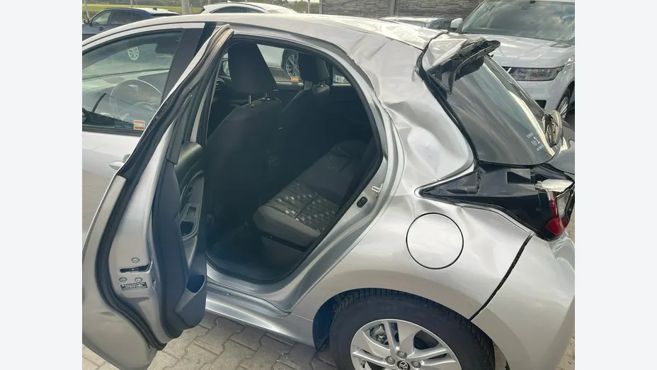 TOYOTA Yaris -