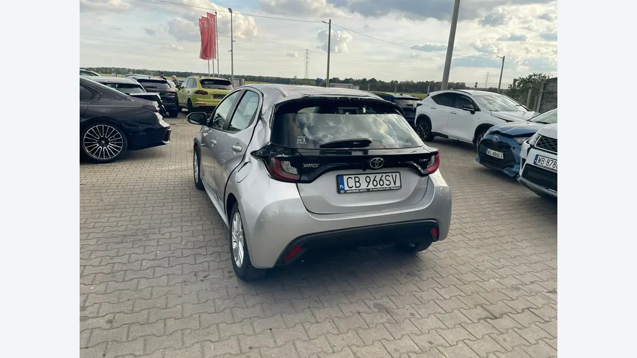 TOYOTA Yaris -