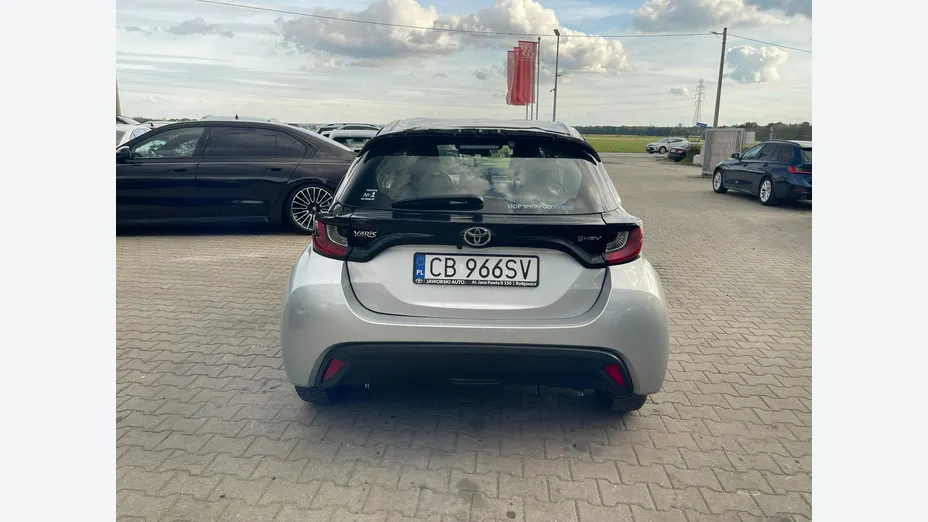 TOYOTA Yaris -