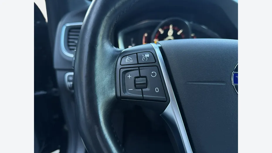 VOLVO V60 -