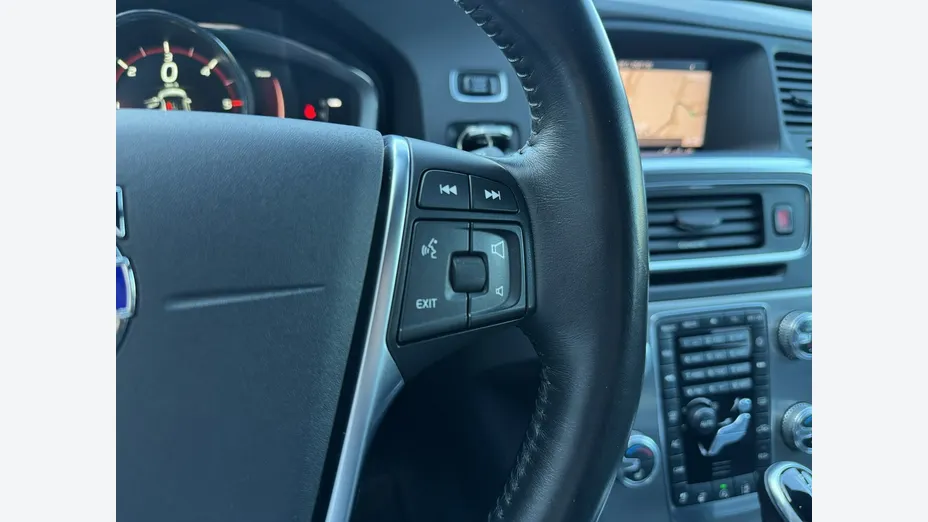 VOLVO V60 -