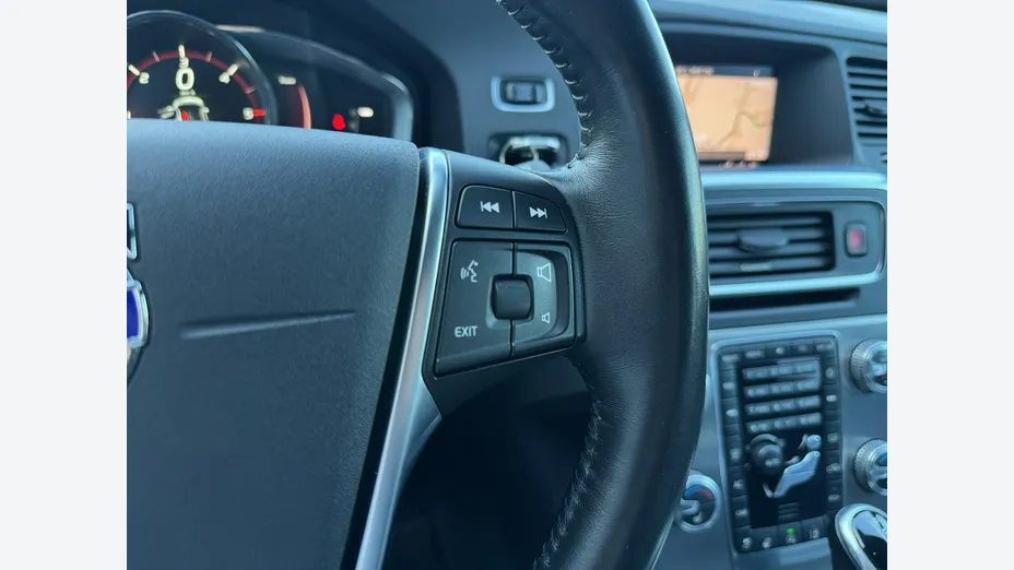VOLVO V60 -