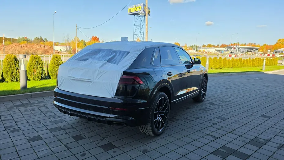 AUDI Q8 -