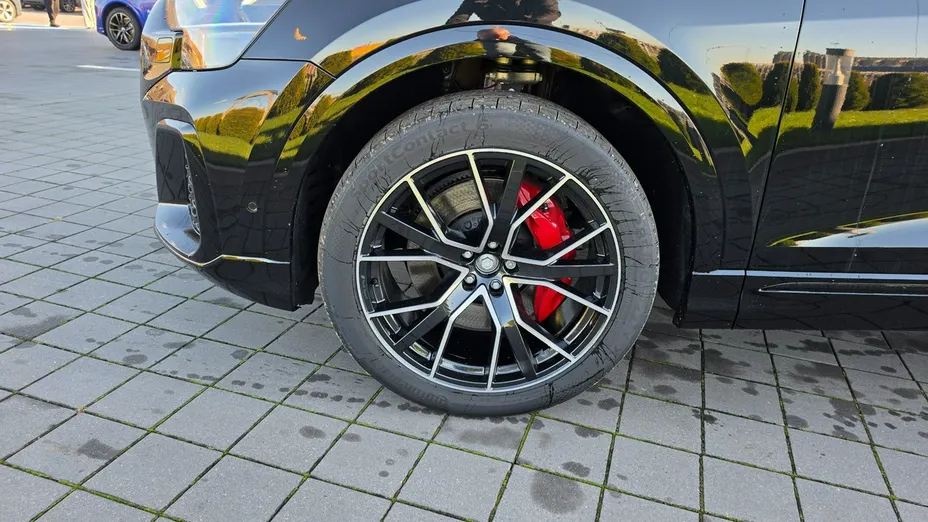 AUDI Q8 -