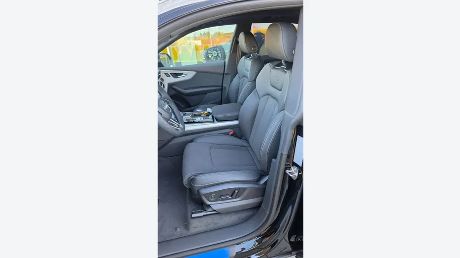 AUDI Q8 -