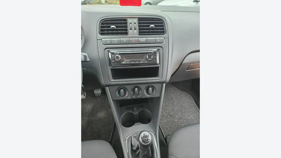 VOLKSWAGEN Polo -