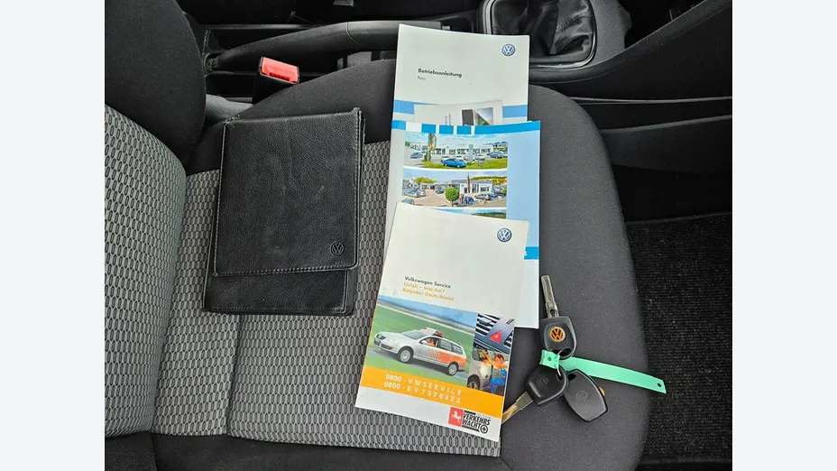 VOLKSWAGEN Polo -