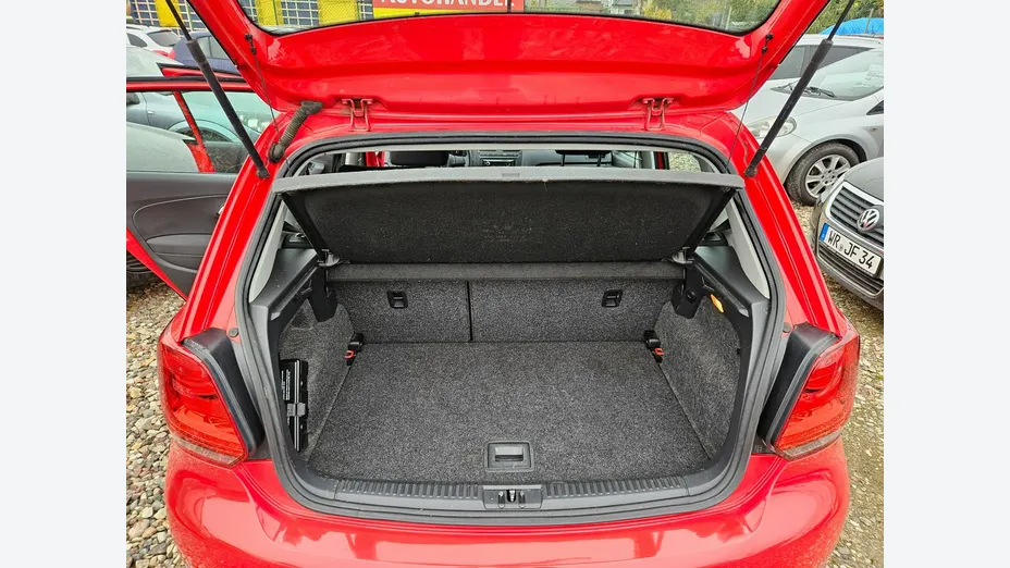 VOLKSWAGEN Polo -