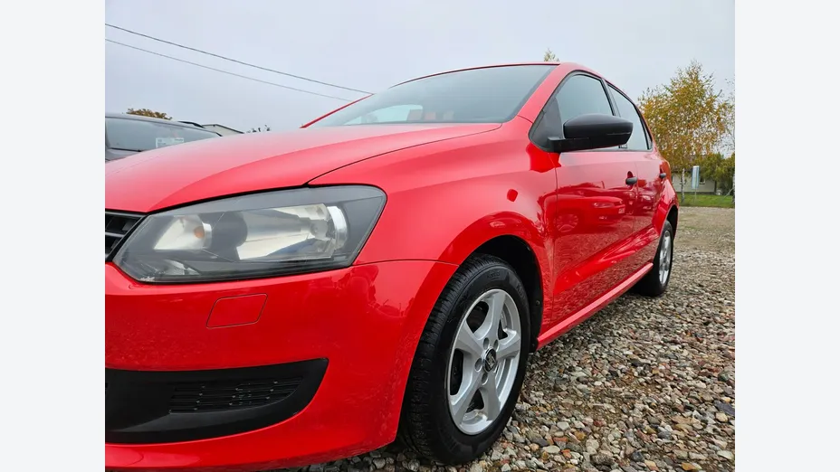VOLKSWAGEN Polo -