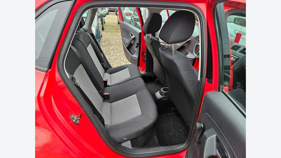 VOLKSWAGEN Polo -