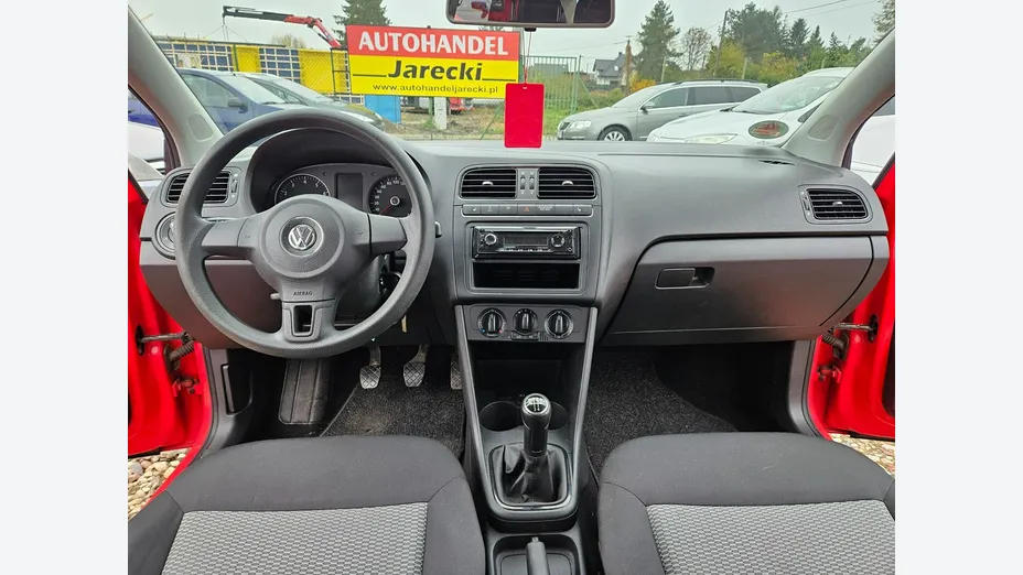 VOLKSWAGEN Polo -