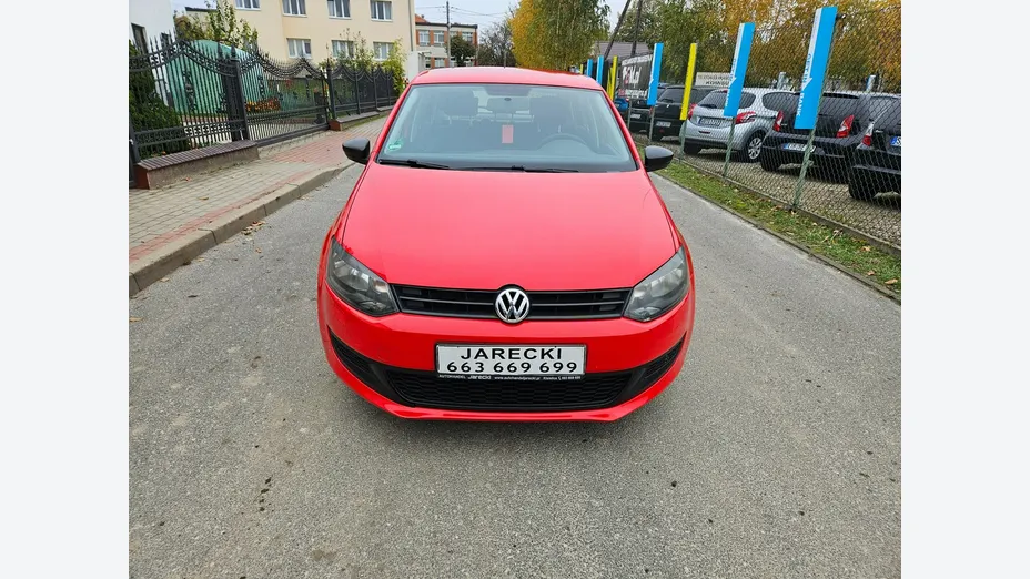VOLKSWAGEN Polo -