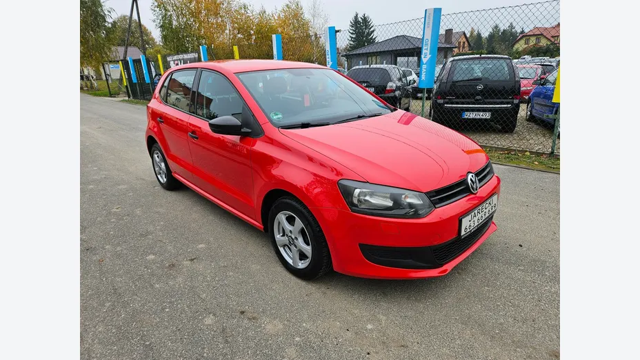 VOLKSWAGEN Polo -