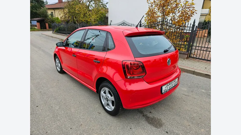 VOLKSWAGEN Polo -
