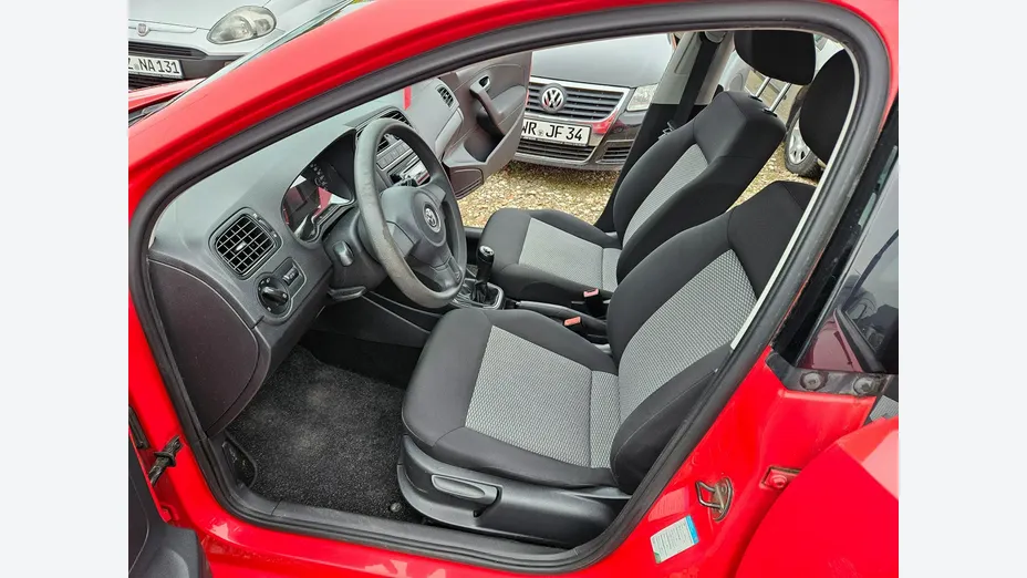VOLKSWAGEN Polo -